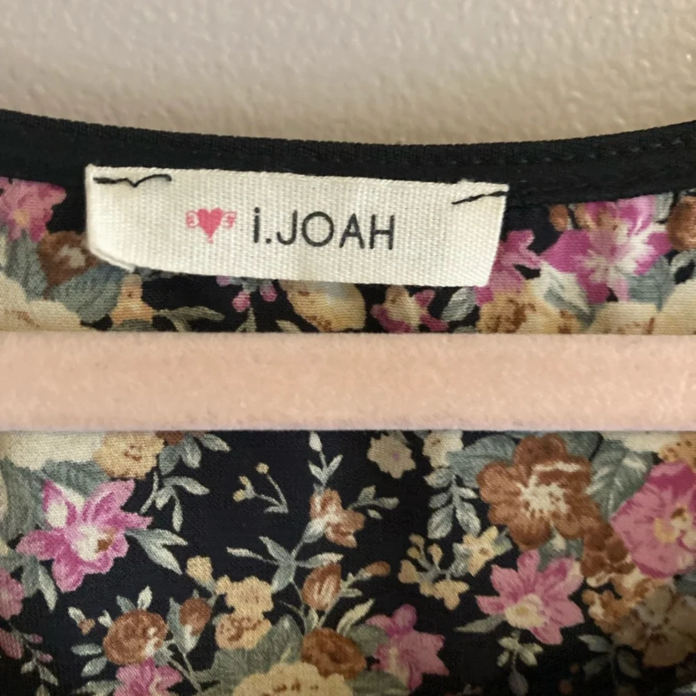 $3❤️Bundled I.Joah Blouse - Picture 2 of 6
